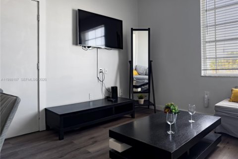 Condo in Miami Beach, Florida, 2 bedrooms  № 2053268 - photo 11