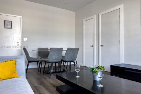 Condo in Miami Beach, Florida, 2 bedrooms  № 2053268 - photo 9