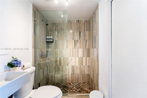 Condo in Miami Beach, Florida, 2 bedrooms  № 2053268 - photo 20