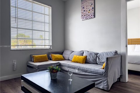 Condo in Miami Beach, Florida, 2 bedrooms  № 2053268 - photo 10