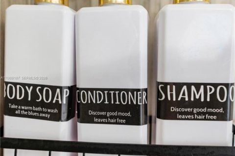 Condo in Miami Beach, Florida, 2 bedrooms  № 2053268 - photo 21