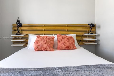 Condo in Miami Beach, Florida, 2 bedrooms  № 2053268 - photo 3