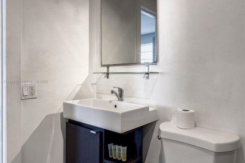 Condo in Miami Beach, Florida, 2 bedrooms  № 2053268 - photo 7