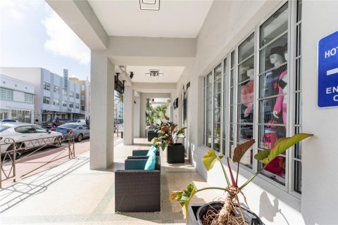 Condo in Miami Beach, Florida, 2 bedrooms  № 2053268 - photo 24