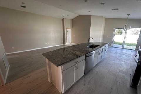 Villa ou maison à vendre à Haines City, Floride: 4 chambres, 157.75 m2 № 2429650 - photo 3