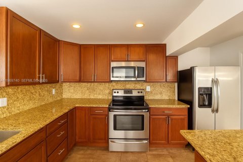 House in Hollywood, Florida 4 bedrooms, 151.62 sq.m. № 2031013 - photo 6