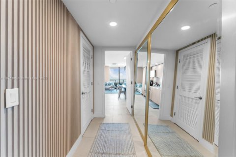 Condominio en alquiler en Miami, Florida, 3 dormitorios, 114.27 m2 № 1980736 - foto 5