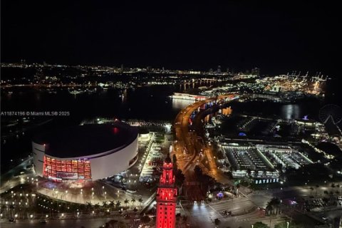 Condominio en alquiler en Miami, Florida, 3 dormitorios, 114.27 m2 № 1980736 - foto 28