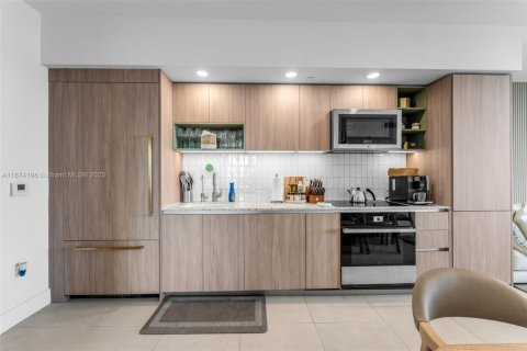 Condominio en alquiler en Miami, Florida, 3 dormitorios, 114.27 m2 № 1980736 - foto 6