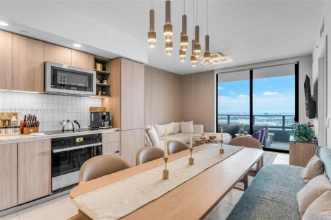 Condominio en alquiler en Miami, Florida, 3 dormitorios, 114.27 m2 № 1980736 - foto 9