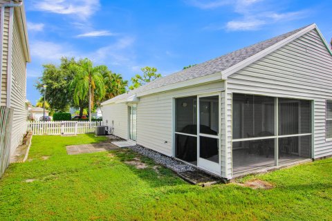 House in West Palm Beach, Florida 2 bedrooms, 110.46 sq.m. № 2261691 - photo 30