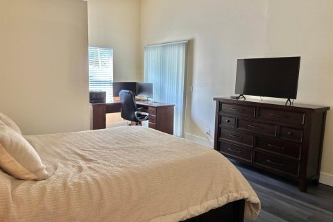House in West Palm Beach, Florida 2 bedrooms, 110.46 sq.m. № 2261691 - photo 15