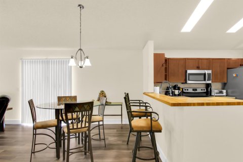 House in West Palm Beach, Florida 2 bedrooms, 110.46 sq.m. № 2261691 - photo 13