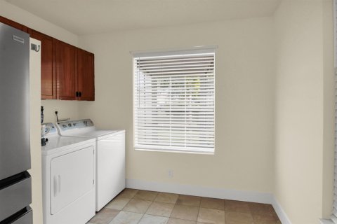 House in West Palm Beach, Florida 2 bedrooms, 110.46 sq.m. № 2261691 - photo 8