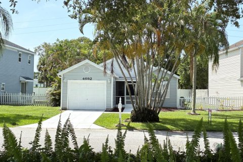 House in West Palm Beach, Florida 2 bedrooms, 110.46 sq.m. № 2261691 - photo 2