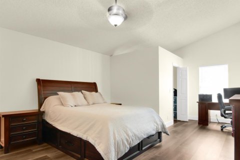 House in West Palm Beach, Florida 2 bedrooms, 110.46 sq.m. № 2261691 - photo 16