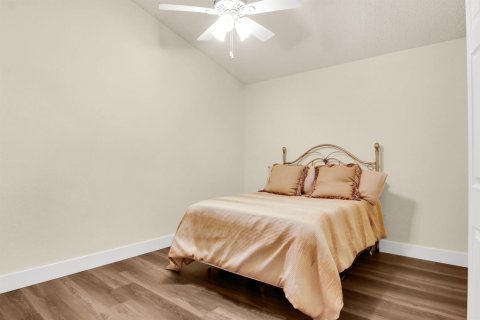 House in West Palm Beach, Florida 2 bedrooms, 110.46 sq.m. № 2261691 - photo 22