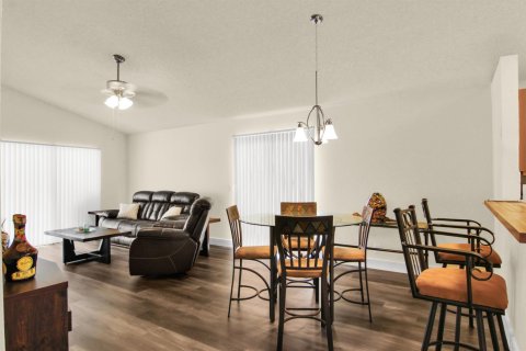 House in West Palm Beach, Florida 2 bedrooms, 110.46 sq.m. № 2261691 - photo 14