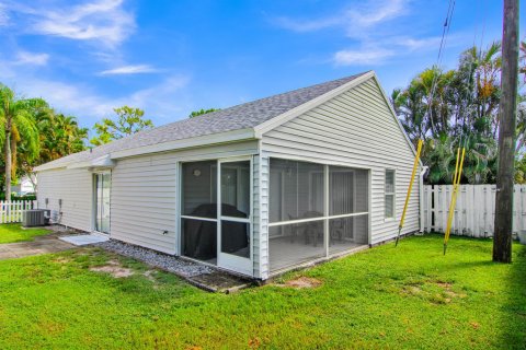 House in West Palm Beach, Florida 2 bedrooms, 110.46 sq.m. № 2261691 - photo 28