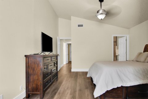 House in West Palm Beach, Florida 2 bedrooms, 110.46 sq.m. № 2261691 - photo 18