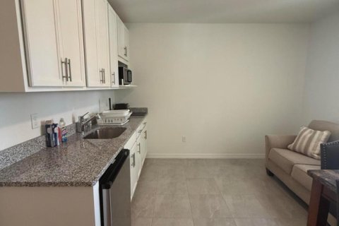 Commercial property in Port St. Lucie, Florida 1 bedroom, 51.1 sq.m. № 2177042 - photo 4