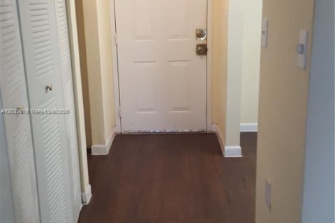 Condo in Sunrise, Florida, 1 bedroom  № 2088395 - photo 13