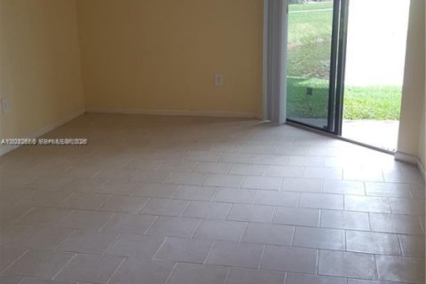 Condo in Sunrise, Florida, 1 bedroom  № 2088395 - photo 11