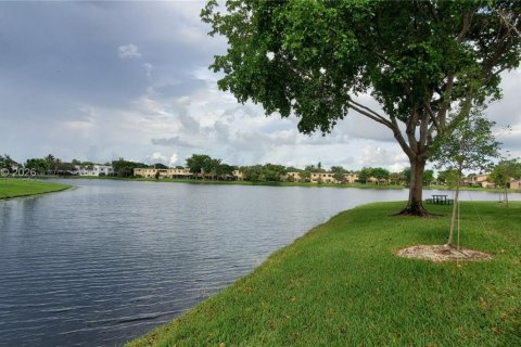 Condo in Sunrise, Florida, 1 bedroom  № 2088395 - photo 15