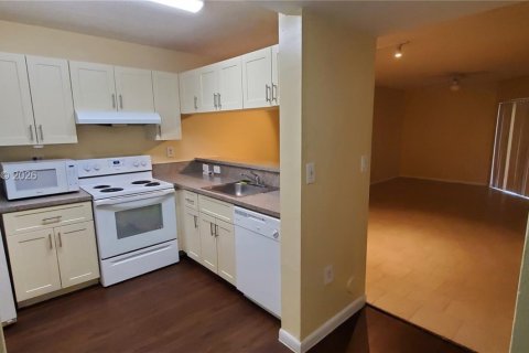 Condo in Sunrise, Florida, 1 bedroom  № 2088395 - photo 4