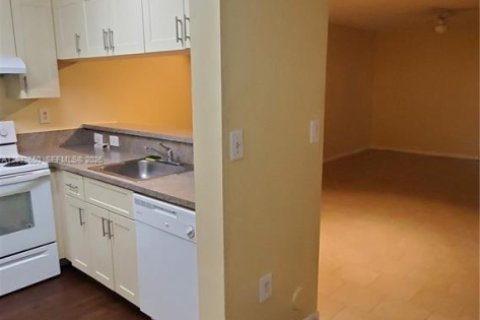 Condo in Sunrise, Florida, 1 bedroom  № 2088395 - photo 12