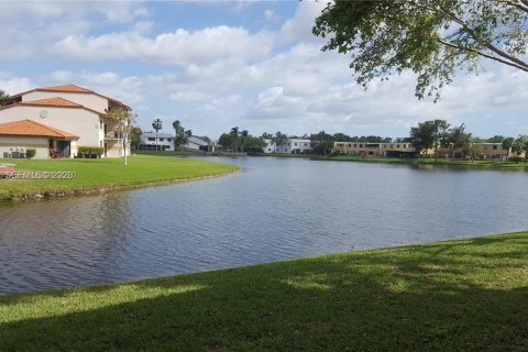 Condo in Sunrise, Florida, 1 bedroom  № 2088395 - photo 16