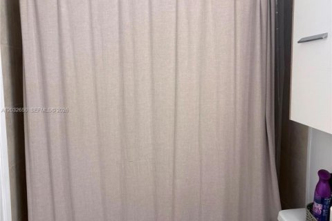 Condo in Sunrise, Florida, 1 bedroom  № 2088395 - photo 19
