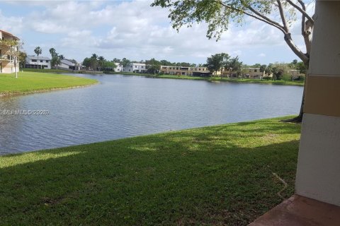 Condo in Sunrise, Florida, 1 bedroom  № 2088395 - photo 14