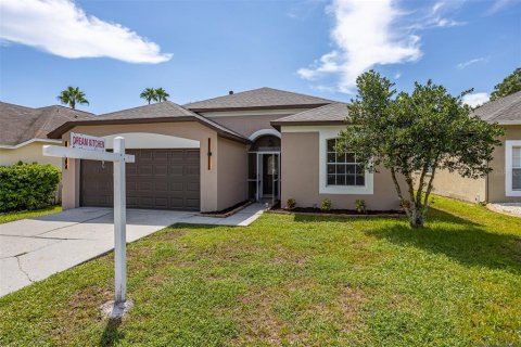 House in Land O' Lakes, Florida 3 bedrooms, 123.56 sq.m. № 2334224