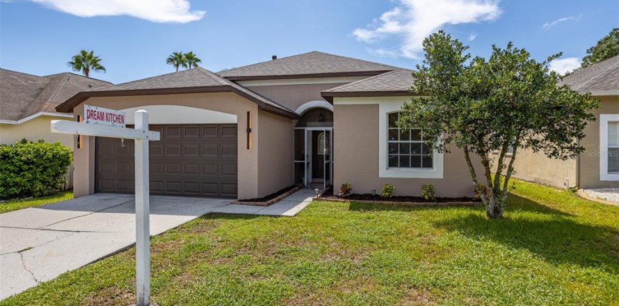 Villa ou maison à Land O' Lakes, Floride 3 chambres, 123.56 m2 № 2334224