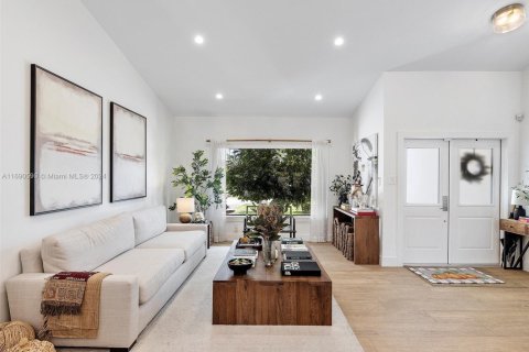 Снять в аренду виллу или дом в Майами, Флорида 3 спальни, 179.39м2, № 1937279 - фото 8