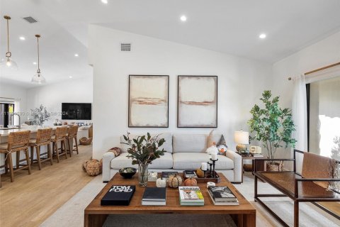 Снять в аренду виллу или дом в Майами, Флорида 3 спальни, 179.39м2, № 1937279 - фото 6