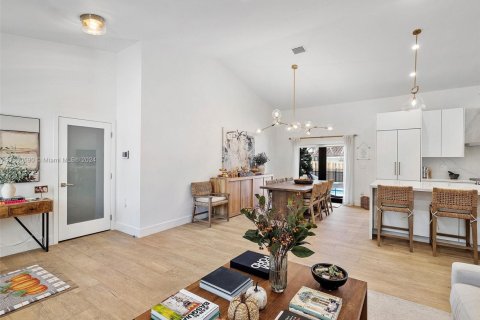 Снять в аренду виллу или дом в Майами, Флорида 3 спальни, 179.39м2, № 1937279 - фото 11