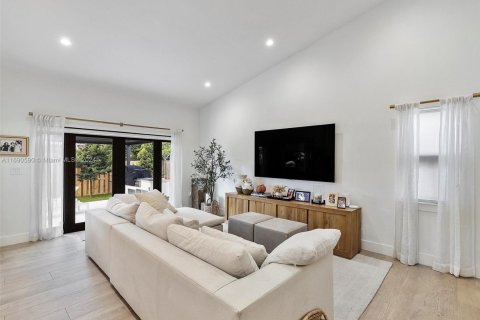 Снять в аренду виллу или дом в Майами, Флорида 3 спальни, 179.39м2, № 1937279 - фото 15