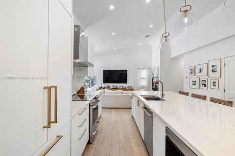 Снять в аренду виллу или дом в Майами, Флорида 3 спальни, 179.39м2, № 1937279 - фото 19