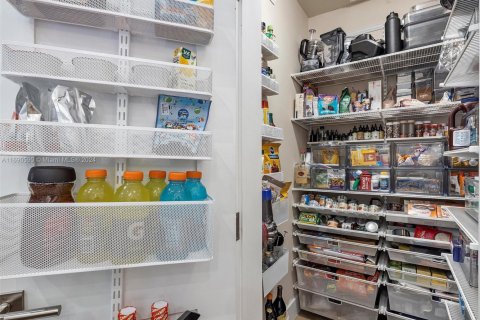 Снять в аренду виллу или дом в Майами, Флорида 3 спальни, 179.39м2, № 1937279 - фото 25