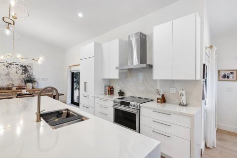 Снять в аренду виллу или дом в Майами, Флорида 3 спальни, 179.39м2, № 1937279 - фото 17