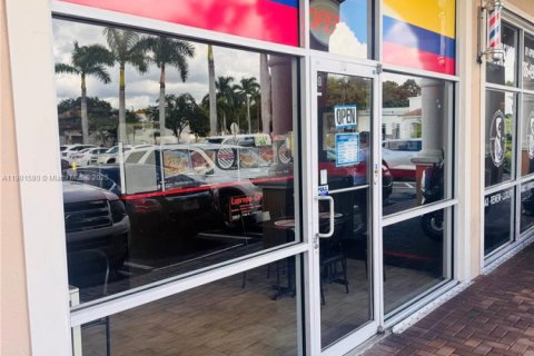 Коммерческая недвижимость в Кендалл, Флорида № 2015093