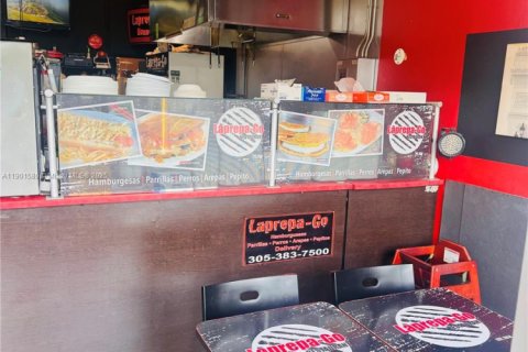 Купить коммерческую недвижимость в Кендалл, Флорида № 2015093 - фото 4