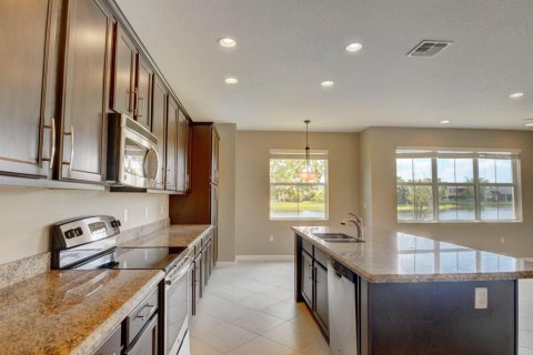 House in Wellington, Florida 4 bedrooms, 266.91 sq.m. № 2176741 - photo 3