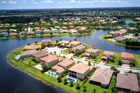 House in Wellington, Florida 4 bedrooms, 266.91 sq.m. № 2176741 - photo 25