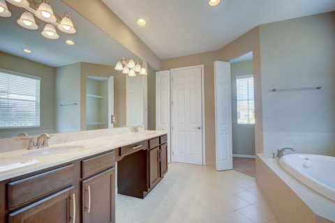 House in Wellington, Florida 4 bedrooms, 266.91 sq.m. № 2176741 - photo 13