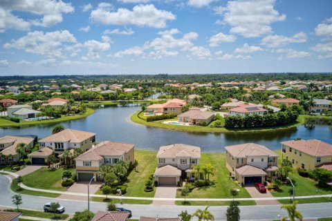 House in Wellington, Florida 4 bedrooms, 266.91 sq.m. № 2176741 - photo 23