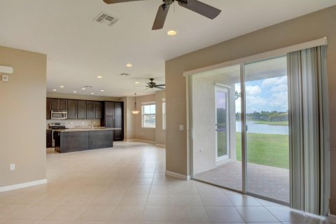 House in Wellington, Florida 4 bedrooms, 266.91 sq.m. № 2176741 - photo 7