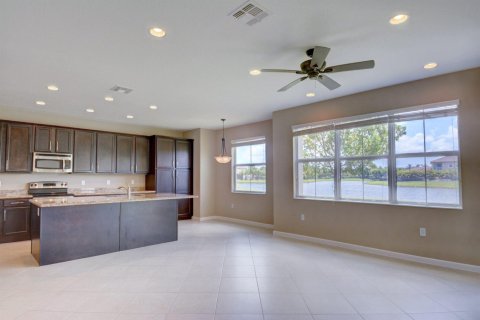 House in Wellington, Florida 4 bedrooms, 266.91 sq.m. № 2176741 - photo 6